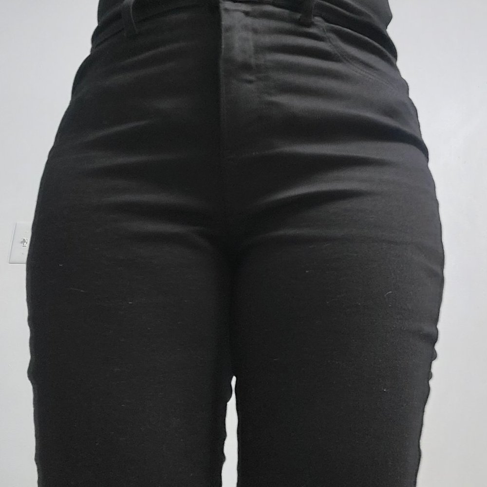 EUROPEAN CALZEDONIA BRAND PANTS,SIZE M WITHOUT LABEL, COLOR BLACK.